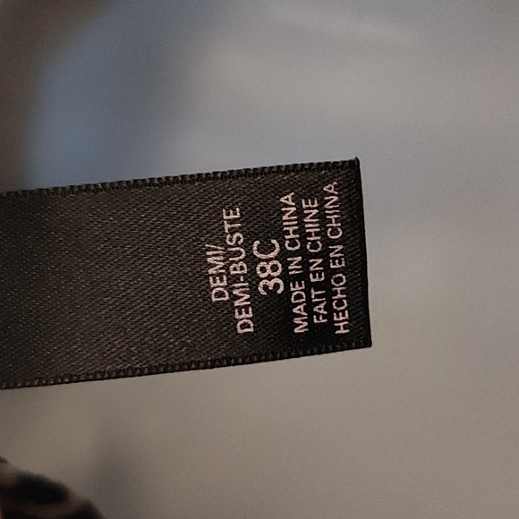 Victoria's Secret Intimate - Picture 7 of 10